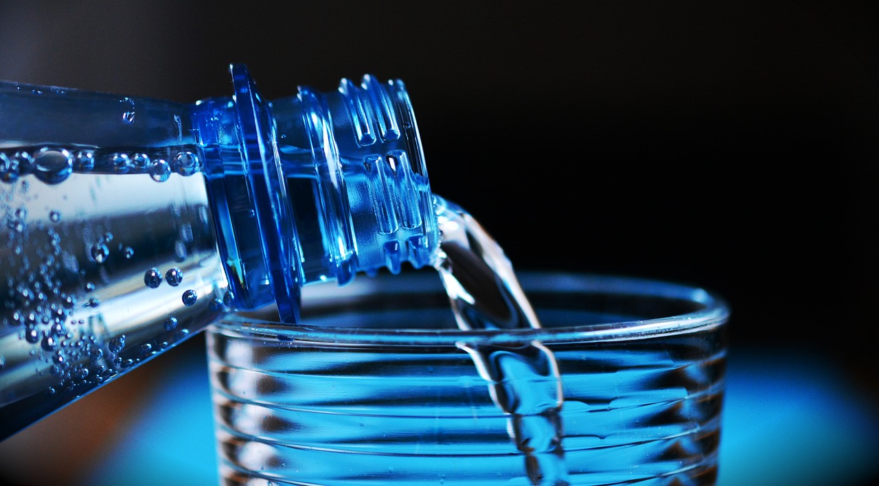 Преимущества покупки бутилированной воды оптом
